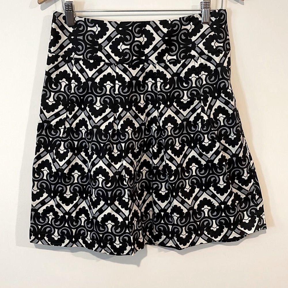 H&M A-Line Mini Skirt. Size 6. Cotton. Black Print.
